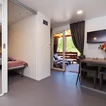 Campeggio House No 3 *